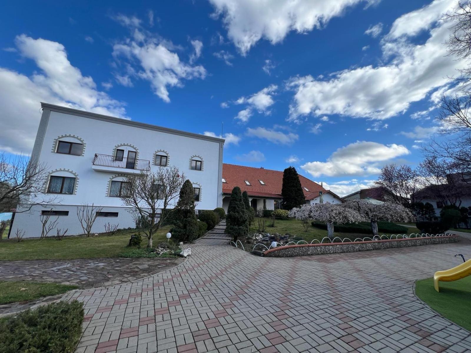 Colina Restaurant & Events Hotel Bistrita  Luaran gambar